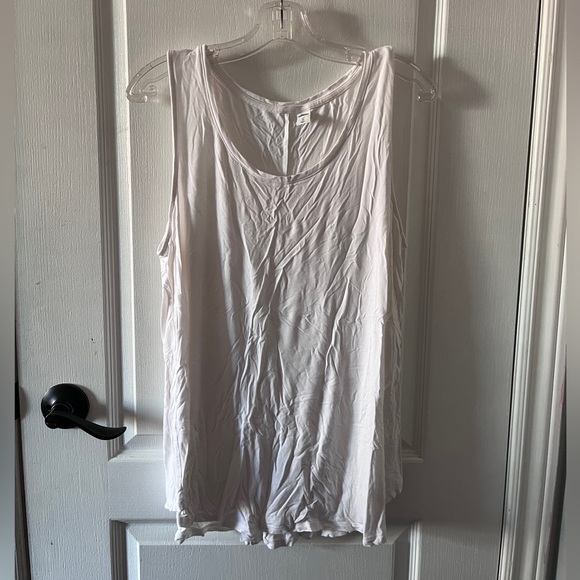 Old Navy White Activewear Tank Top - Picture 2 of 3